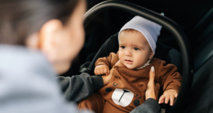 Můj syn vypadá jako milenec. Mám říct pravdu jeho otci, který je zároveň jeho nejlepší přítel?
