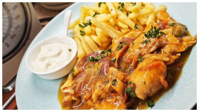 Rychlá kuřecí směs na způsob číny: Šťavnaté maso, křupavá zelenina a omáčka za 20 minut Rychlá kuřecí směs na způsob číny: Šťavnaté maso, křupavá zelenina a omáčka za 20 minut