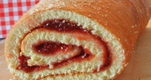 Jednoduchá a přesto velice chutná – Piškotová roláda s džemem!