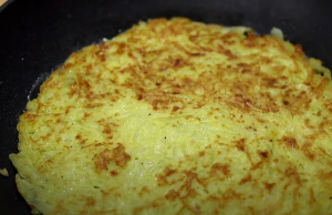 Smažený bramborák s houbovou směsí a sýrem: Lahodný recept na hlavní jídlo Smažený bramborák s houbovou směsí a sýrem: Lahodný recept na hlavní jídlo