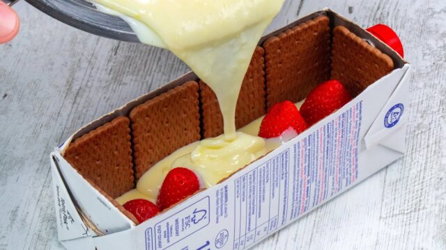 Nepečený krémový BeBe dort s jahodami a čokoládou: Snadný recept v krabici od mléka