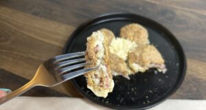 Šunkovo-sýrové kuličky: rychlé křupavé občerstvení, které zmizí ze stolu jako první