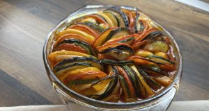 Ratatouille s pečenou zeleninou a voňavou rajčatovou omáčkou
