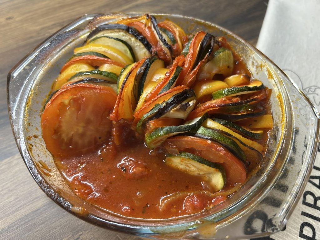 Ratatouille s pečenou zeleninou a voňavou rajčatovou omáčkou