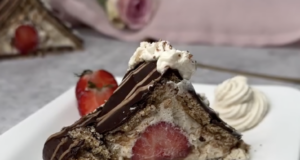 Jahodovo-karamelová střecha s mascarpone a čokoládovou polevou