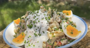 Rychlý těstovinový salát s kuřecím masem, zeleninou a krémovým dresinkem Rychlý těstovinový salát s kuřecím masem, zeleninou a krémovým dresinkem