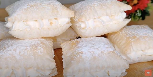 Listové řezy s vanilkovým krémem a vaječným likérem – rychlý a snadný recept