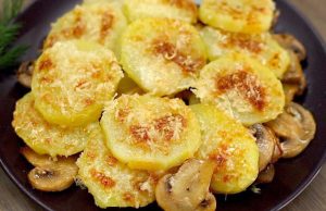 Inspirace na rychlý a chutný oběd: Zapečené brambory se sýrem a houbami!