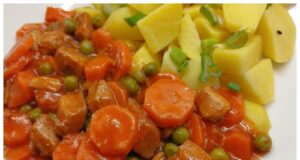 Poctivá dušená mrkev s vepřovým masem a hráškem: Klasika, která nezklame Dušená mrkev s vepřovým masem – poctivý český oběd jako od babičky