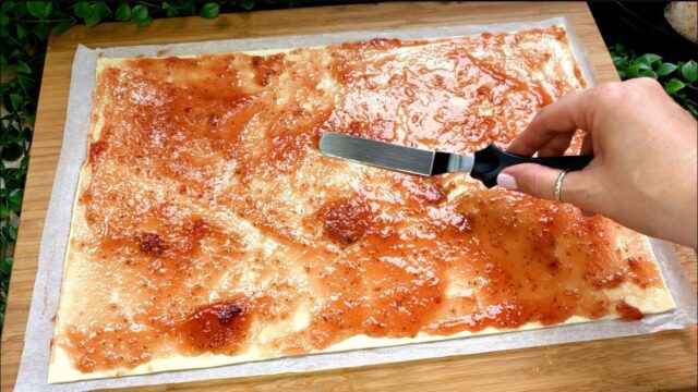 Stačí Vám listové těsto a marmeláda - Rychlé a chutné občerstvení Stačí Vám listové těsto a marmeláda - Rychlé a chutné občerstvení