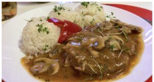 Krkovice na žampionech se smetanovou omáčkou Krkovice na žampionech se smetanovou omáčkou