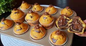 Dvoubarevné čokoládové muffiny – měkoučké a nadýchané muffiny, které si zamilujete Měkoučké a nadýchané dvoubarevné čokoládové muffiny - nebe ve vašich ústech!