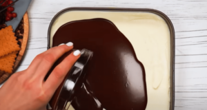 Báječný recept na ještě lepší nepečený dezert se sušenkami a čokoládovou polevou!