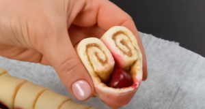 Snadný a rychlý recept na skvělá třešňová srdíčka připravená z listového těsta!