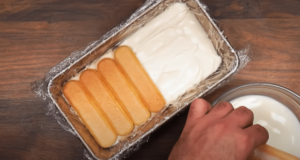 Nepečený piškotový dezert s krémem a Nutellou: Luxusní dobrota bez trouby