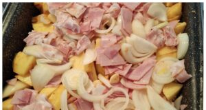 Luxusní smetanové brambory s kuřecím masem z jednoho plechu: Oběd, který se peče prakticky sám Smetanové brambory s kuřecím masem z jednoho plechu: Krémový rodinný oběd bez práce