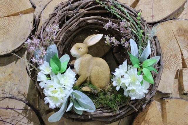 Elegantní velikonoční dekorace z proutí: Přírodní krása ve vašem domově