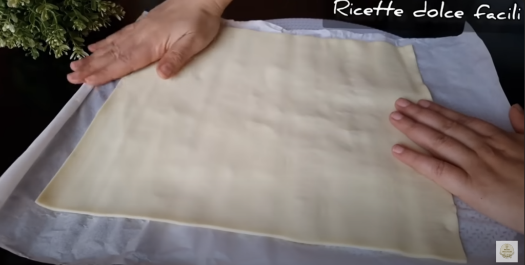 Elegantní jablečné vrtulky z listového těsta se skořicí a mandlemi