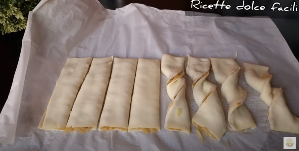 Elegantní jablečné vrtulky z listového těsta se skořicí a mandlemi