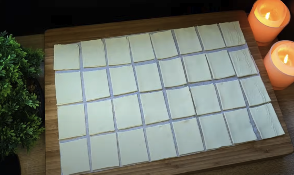 Srdíčko z listového těsta plněné mozzarellou, pestem a šunkou