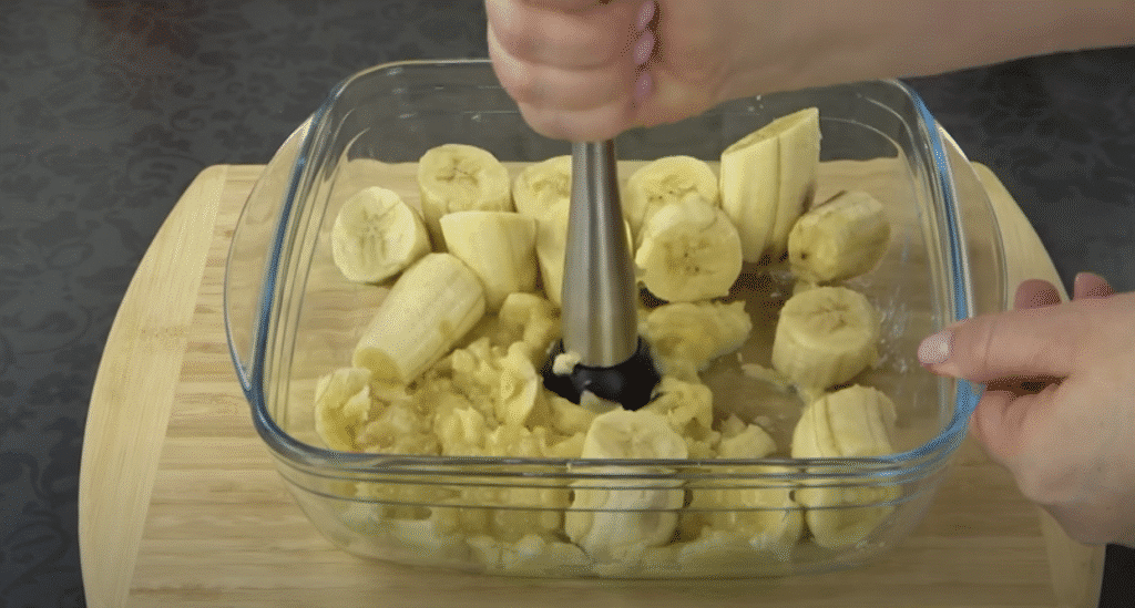 Jednoduchý banánovo-čokoládový dezert s pekanovými ořechy - jednoduchá a snadná příprava!