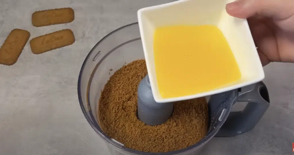 Nepečený Lotus Biscoff cheesecake s tvarohovo-lotusovým krémem - jednoduchá a snadná příprava!