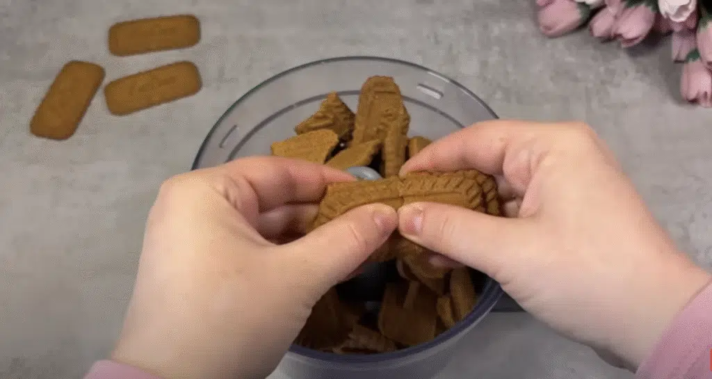 Nepečený Lotus Biscoff cheesecake s tvarohovo-lotusovým krémem - jednoduchá a snadná příprava!