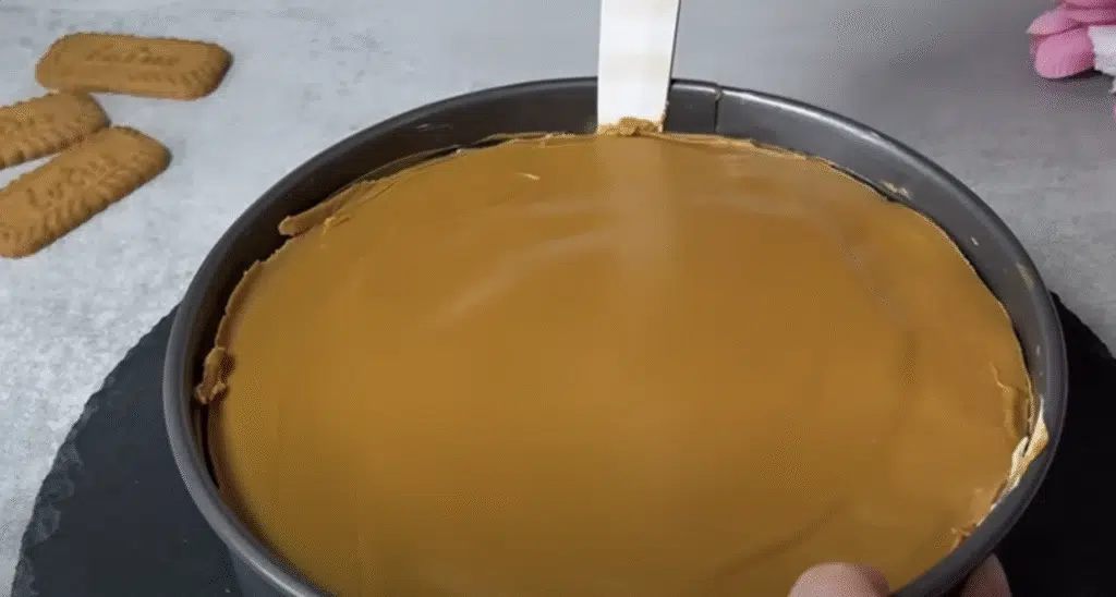 Nepečený Lotus Biscoff cheesecake s tvarohovo-lotusovým krémem - jednoduchá a snadná příprava!
