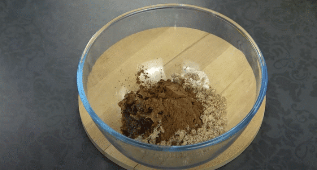 Datlová pochoutka s lískovými ořechy a čokoládovou polevou - jemnost a křupavost v ústech!