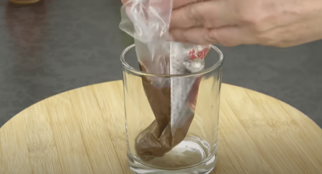 Datlová pochoutka s lískovými ořechy a čokoládovou polevou - jemnost a křupavost v ústech!