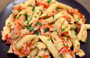 Inspirace na rychlý a chutný oběd – Krémové těstoviny s kuřecím masem a zeleninou Inspirace na rychlý a chutný oběd - Krémové těstoviny s kuřecím masem a zeleninou