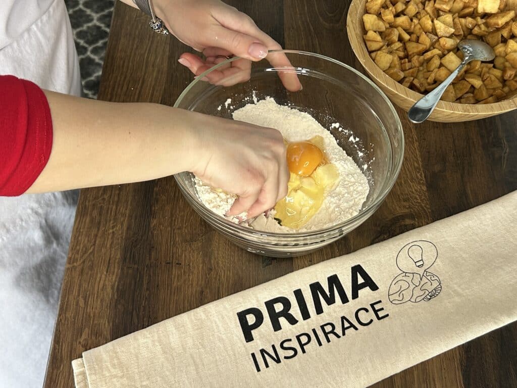 Jablečný koláč s drobenkou - recept, který provoní celý dům