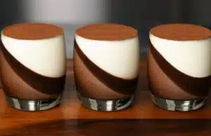 Dokonalá čokoládová trojvrstvá panna cotta ve sklenicích - nebe v ústech!