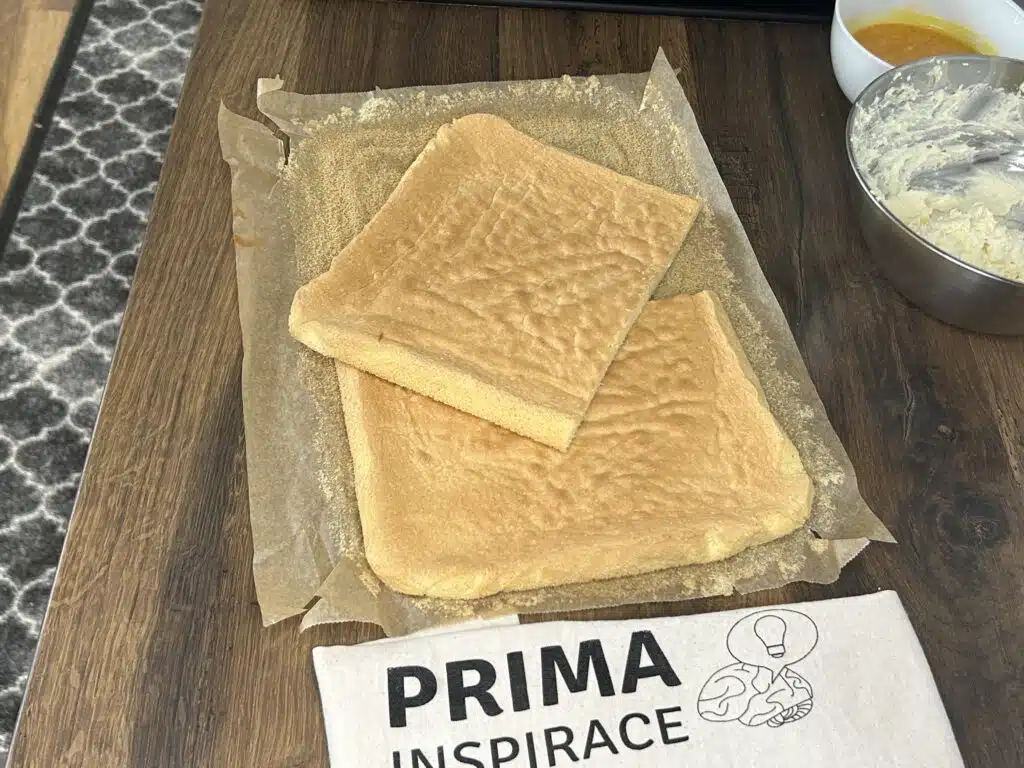 Sunquickové řezy: Jemný piškot s citrusovým krémem a svěží polevou