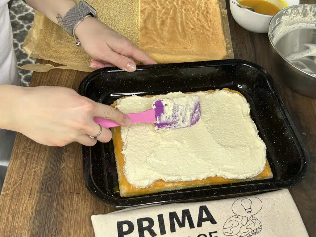 Sunquickové řezy: Jemný piškot s citrusovým krémem a svěží polevou