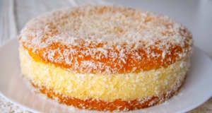 Vanilkový dort s citronovým krémem a kokosem Vanilkový dort s citronovým krémem a kokosem