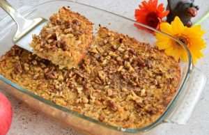 Zdravý jablečný koláč z ovesných vloček: Rychlý recept s ořechy a skořicí