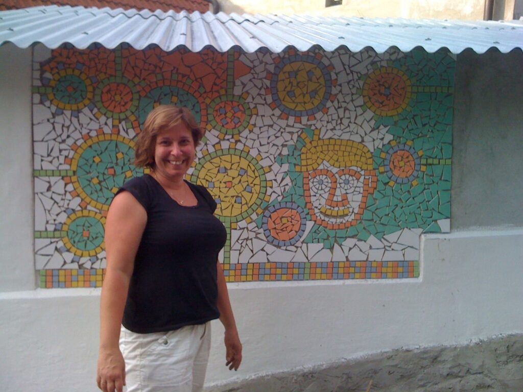 ROZHOVOR: Kouzlo mozaiky – z barevných střepů vzniká jedinečná krása, která okouzlí a zůstane