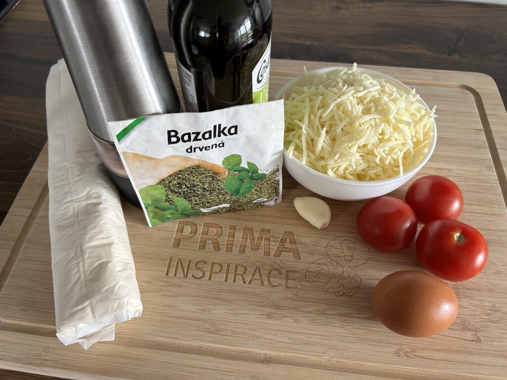 Dokonalé pohoštění pro návštěvu! Zapečené listové těsto s mozzarellou a rajčaty.