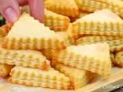 Křehké máslové cukrové trojúhelníčky - ideální k teplému čaji!