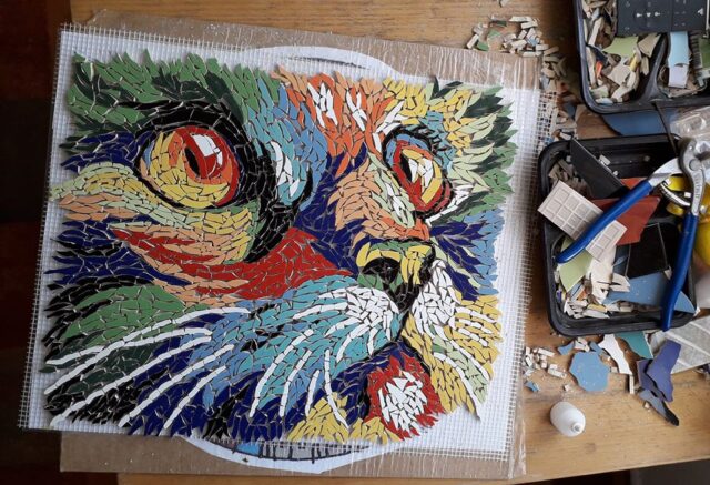 ROZHOVOR: Kouzlo mozaiky – z barevných střepů vzniká jedinečná krása, která okouzlí a zůstane