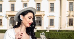 ROZHOVOR: Tajemství háčkovaných šperků – příběhy, které ožívají v každém květu