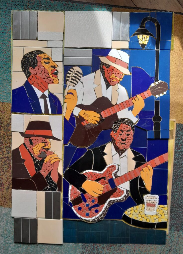 ROZHOVOR: Kouzlo mozaiky – z barevných střepů vzniká jedinečná krása, která okouzlí a zůstane