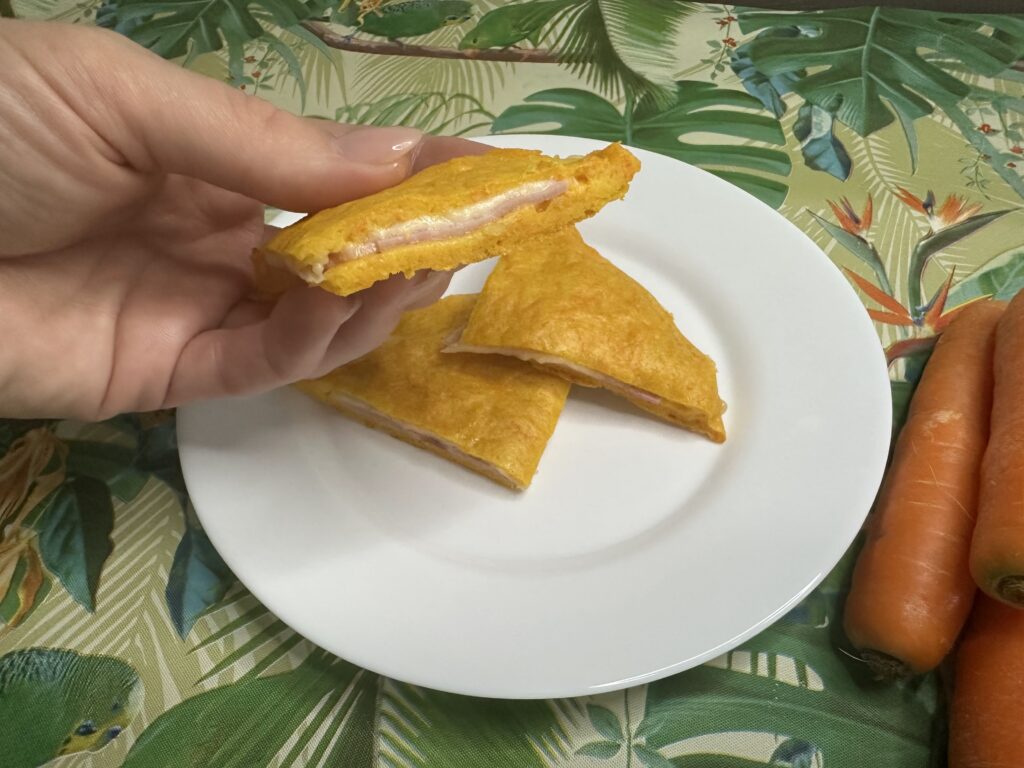 Zapečené mrkvové toasty se šunkou a sýrem - zdravá snídaně i svačina