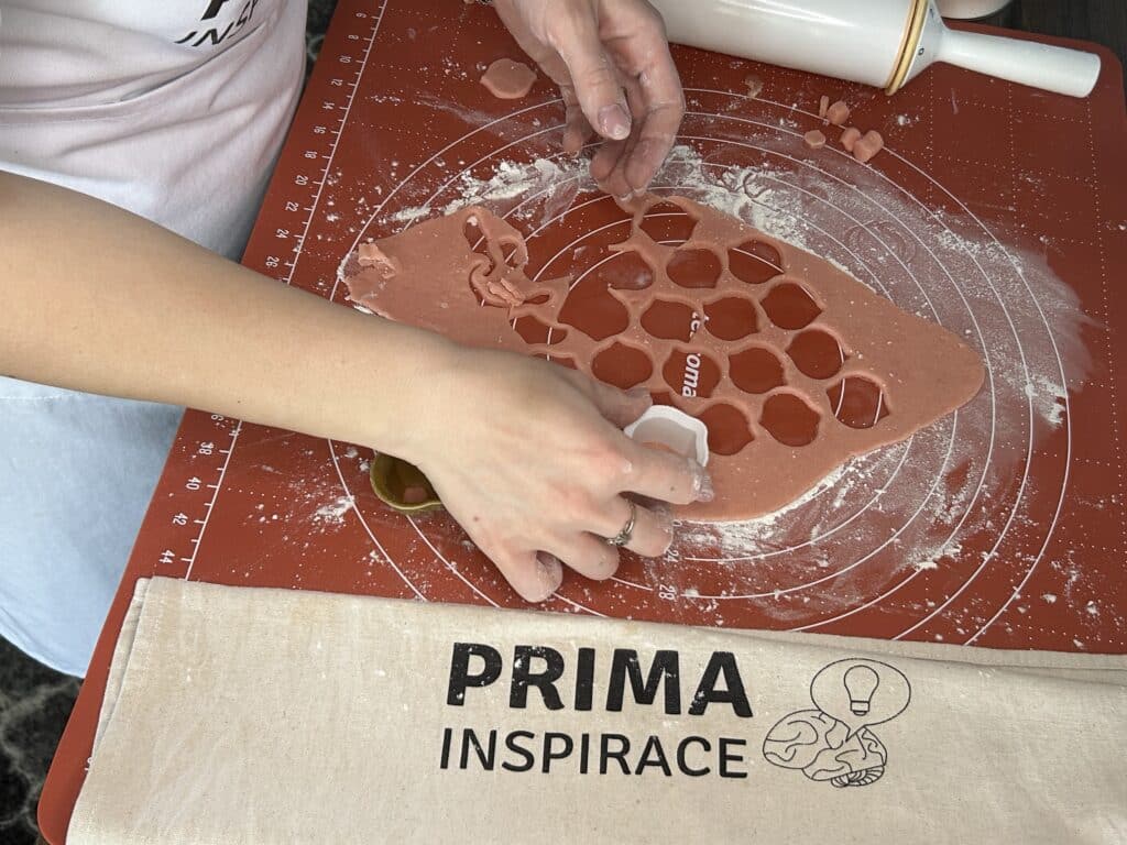 Jahodovo-malinové linecké koláčky s pudinkovým práškem