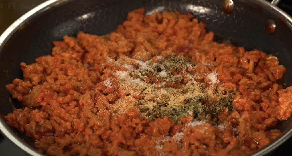 Křupavé rajčatové wrapy s mletým masem a mozzarellou z fritézy – snadná večeře na stole!