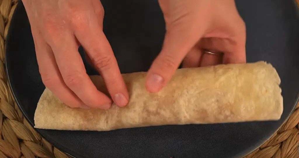 Křupavé rajčatové wrapy s mletým masem a mozzarellou z fritézy – snadná večeře na stole!