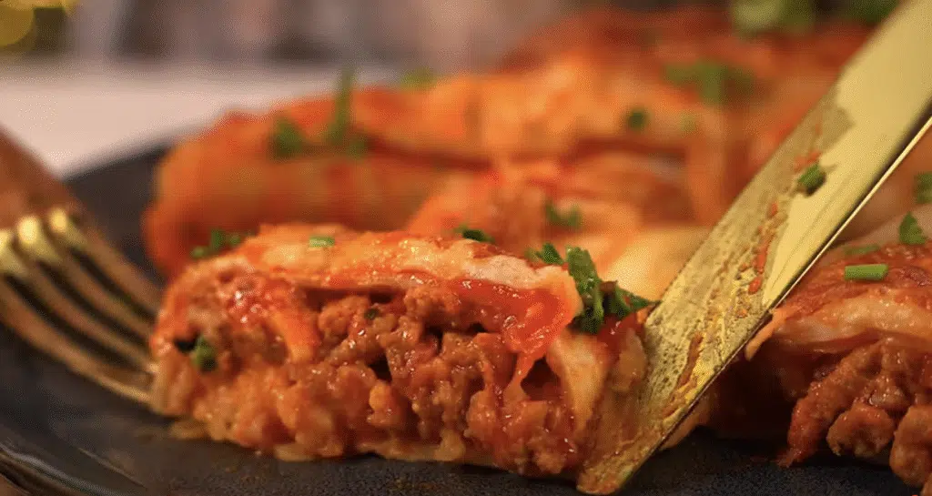 Křupavé rajčatové wrapy s mletým masem a mozzarellou z fritézy – snadná večeře na stole!