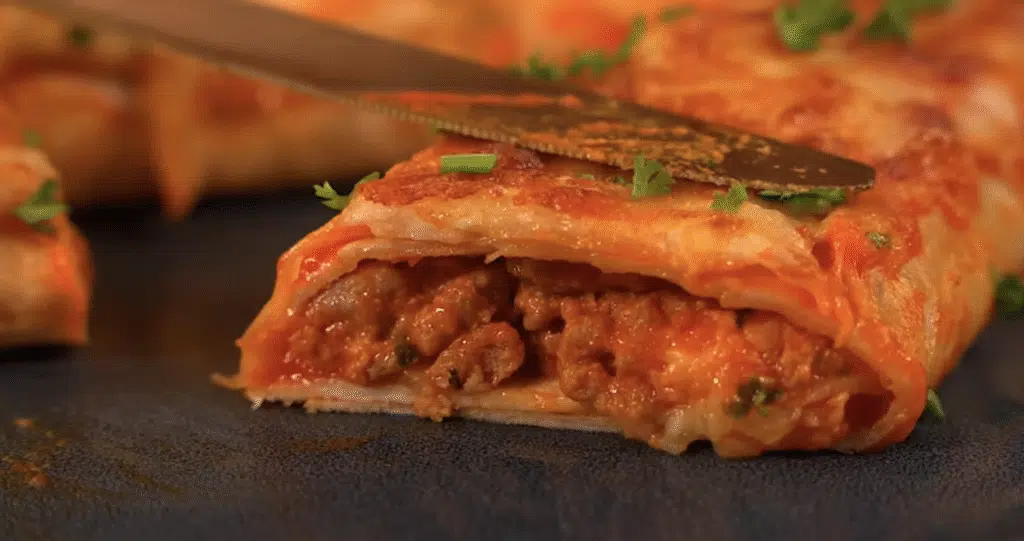 Křupavé rajčatové wrapy s mletým masem a mozzarellou z fritézy – snadná večeře na stole!