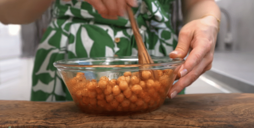 Krémové špagety s avokádovým krémem a pečenou cizrnou - jemné, svěží a plné chuti